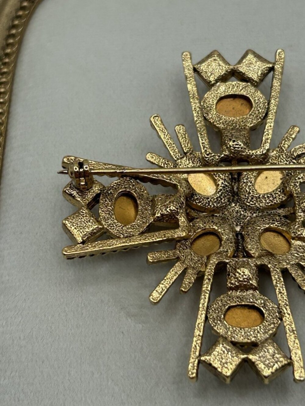 BYZANTINE MALTESE Cross Brooch Gold Tone Pink Red Purple Violet Cabochon Crystal - Picture 8 of 14